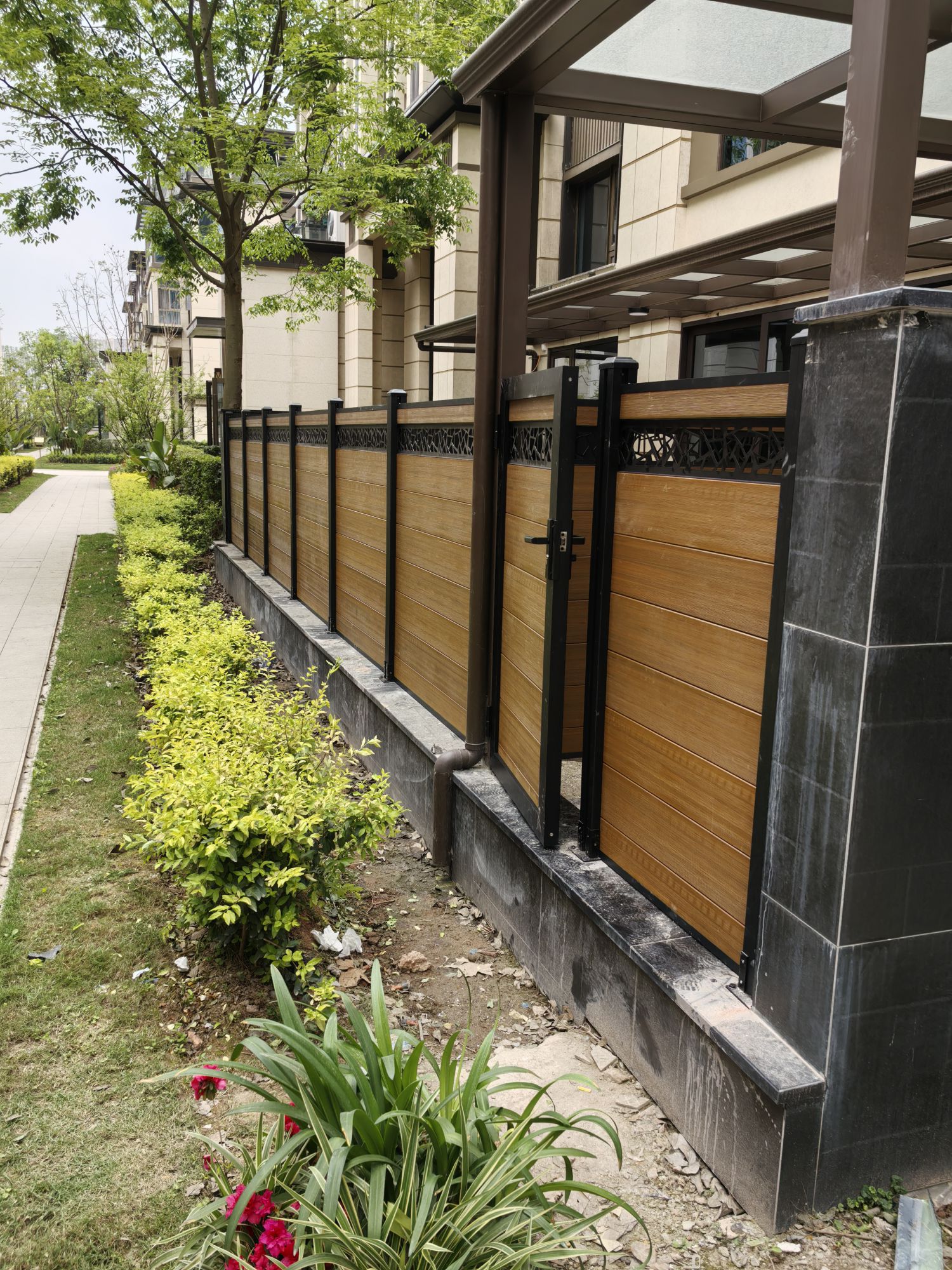 重庆塑木栏杆厂家：集环保与实用为一体的新型防护选择